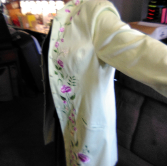 Victor Costa trench coat - Picture 3 of 15